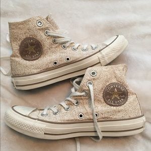 Limited edition Converse 💫